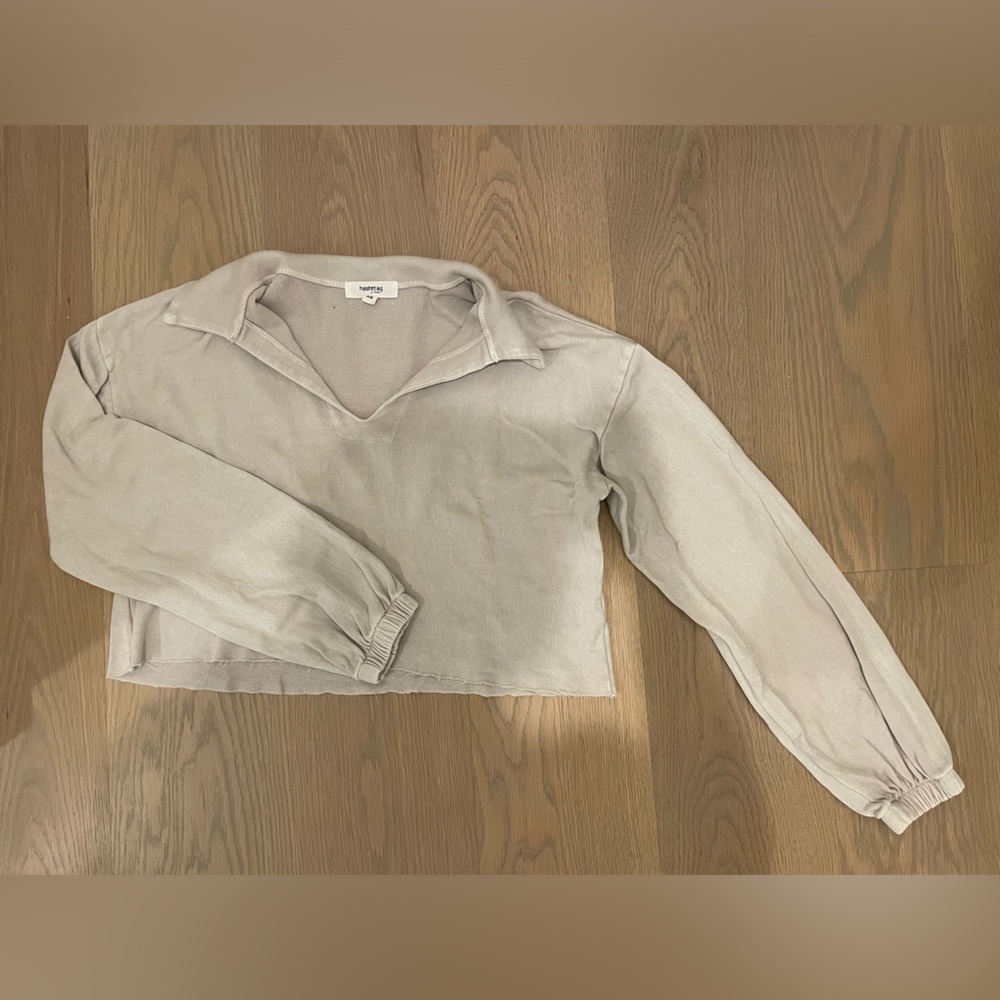 Super light purple/grey collared v neck Hashtag cropped long sleeve - size XS